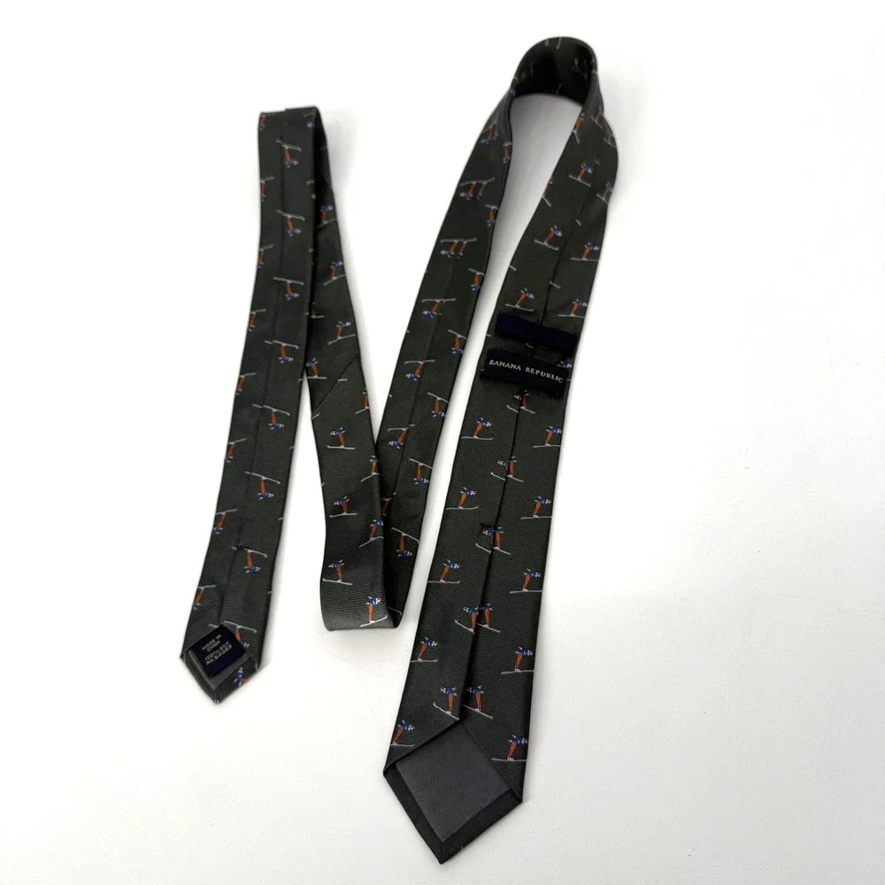 Banana Republic Tie Necktie Mens  Green 100% Silk Snow‎ Skier Print Novelty